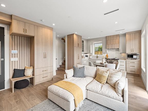 4th image of 2528 Turner St #2