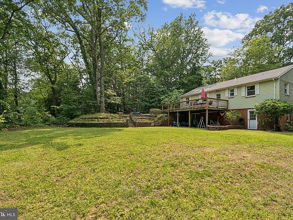 2nd image of 972 Woodland Cir