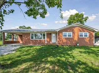 804 College St, Livingston, TN 38570
