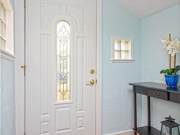 4th image of 38 Evelyn St