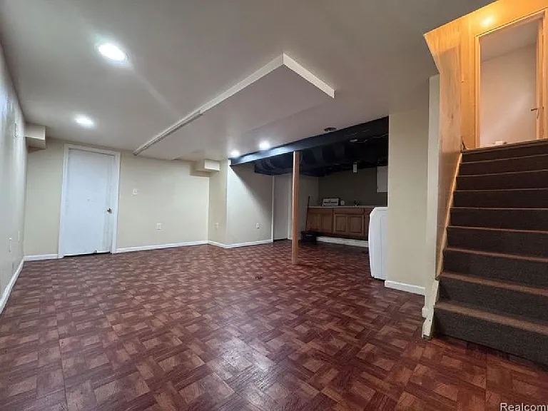3151 Ewald Cir — Photo 7