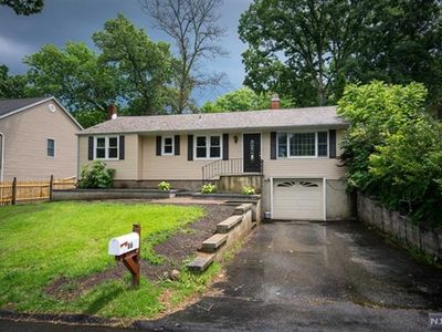 86 Redwood Ave, Wayne, NJ, 07470