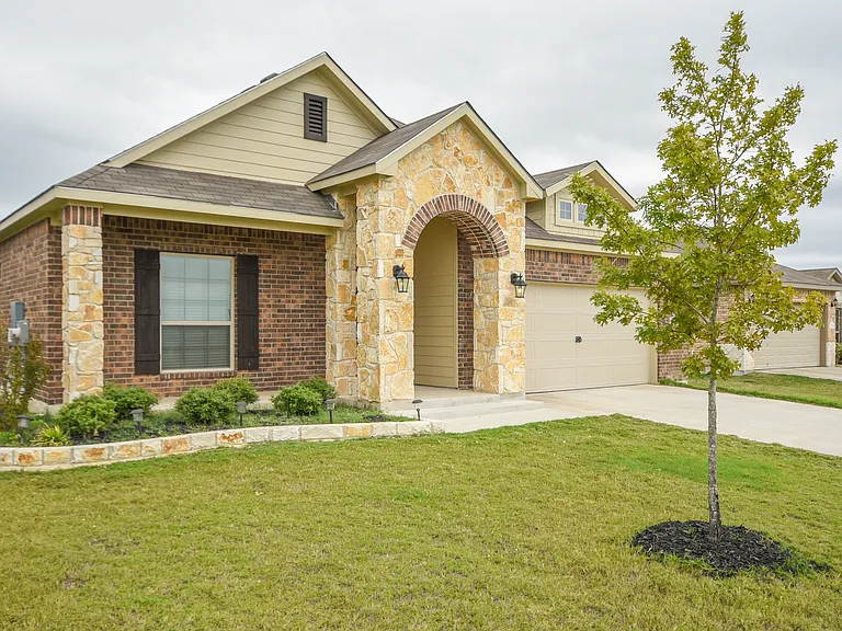 7712 Kendall Hill Dr — Photo 1