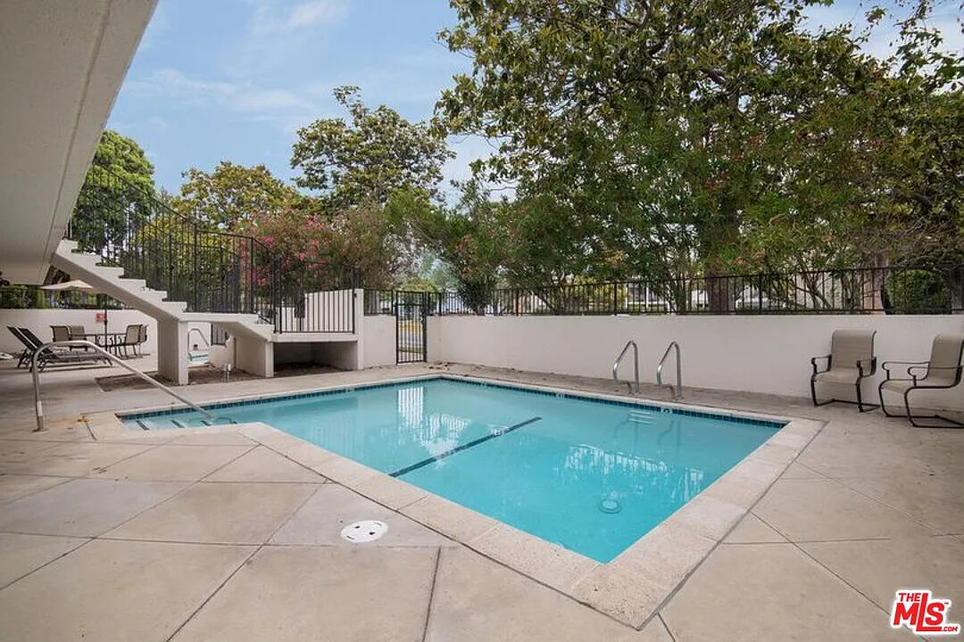 Building Photo - 511 San Vicente Blvd #204
