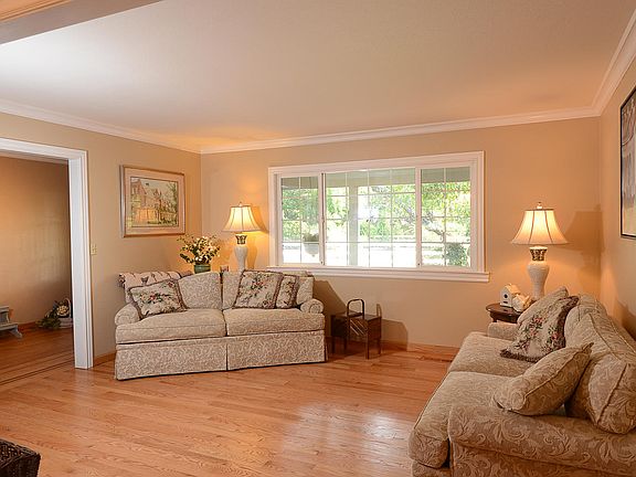 2nd image of 13587 Sycamore Dr