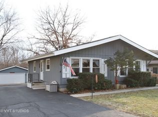 7 Clark Ave, Lake In The Hills, IL 60156