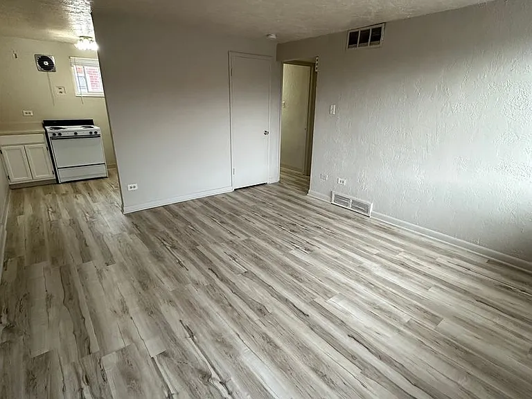 2607 Poplar Court — Photo 4