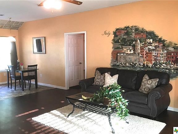 5th image of 308 Sealy Ct