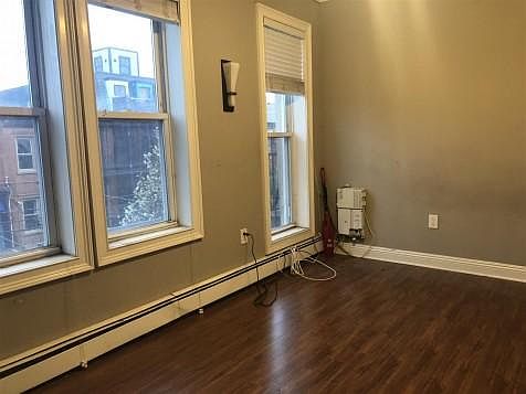 2nd image of 555 Bloomfield St
