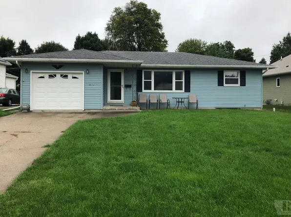 609 6th St, Traer, IA 50675