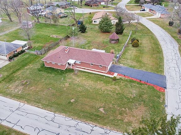 3rd image of 3247 Carlton Dr