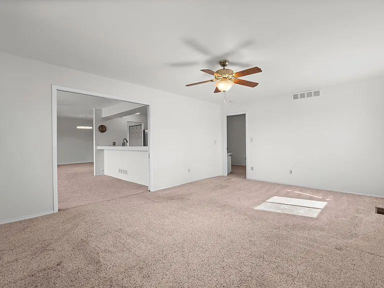 4960 Lake Point Dr — Photo 17