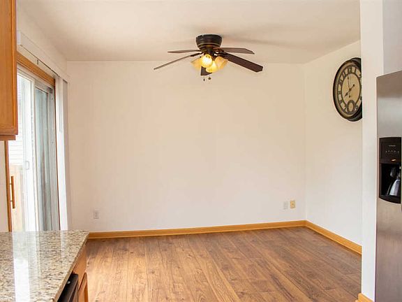 5th image of 593 Riverhill Ct
