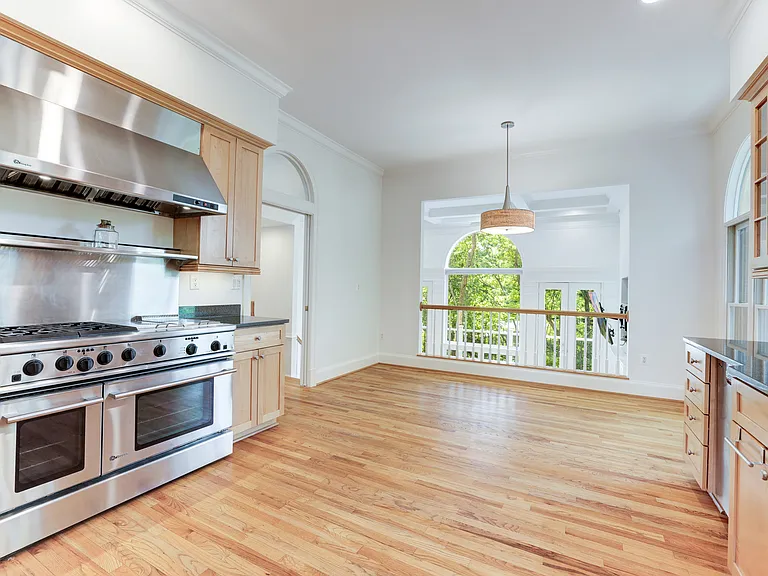 Kitchen Dine in area