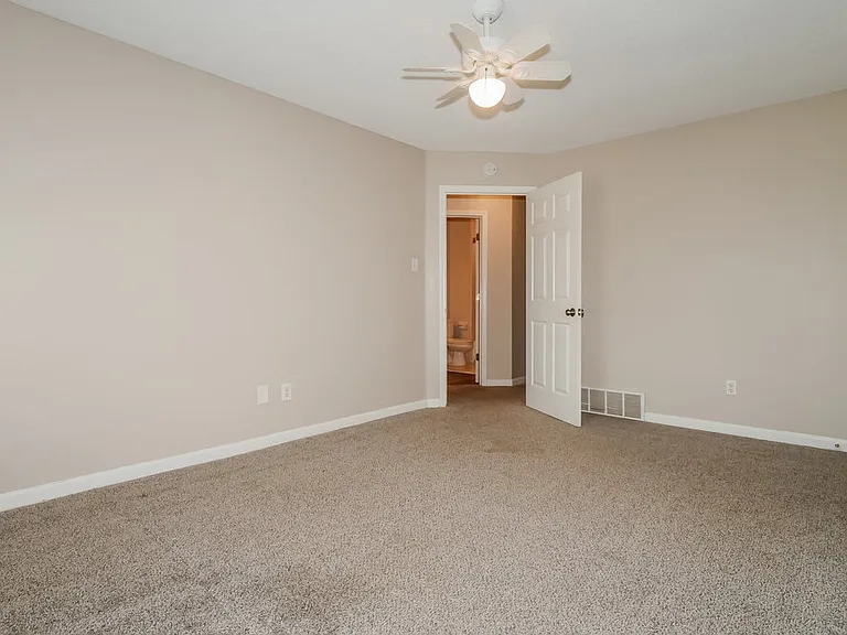 8895 Linell Cv — Photo 13