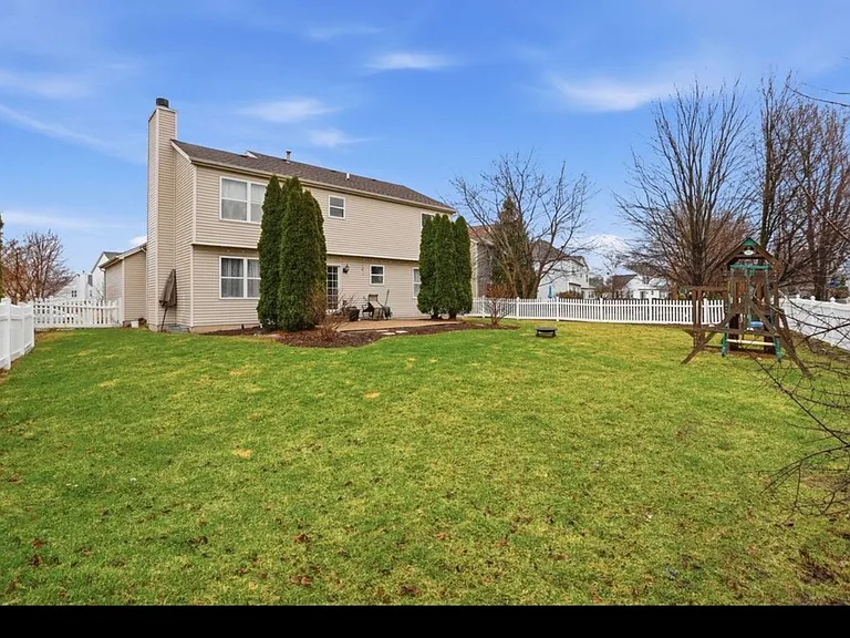 1606 Brighton Ln — Photo 5