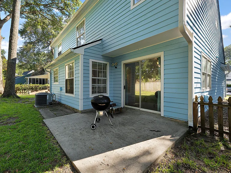 1379 Center Lake Dr — Photo 18