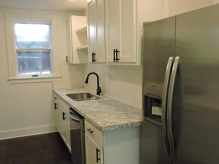 637 Wealthy St SE — Photo 10