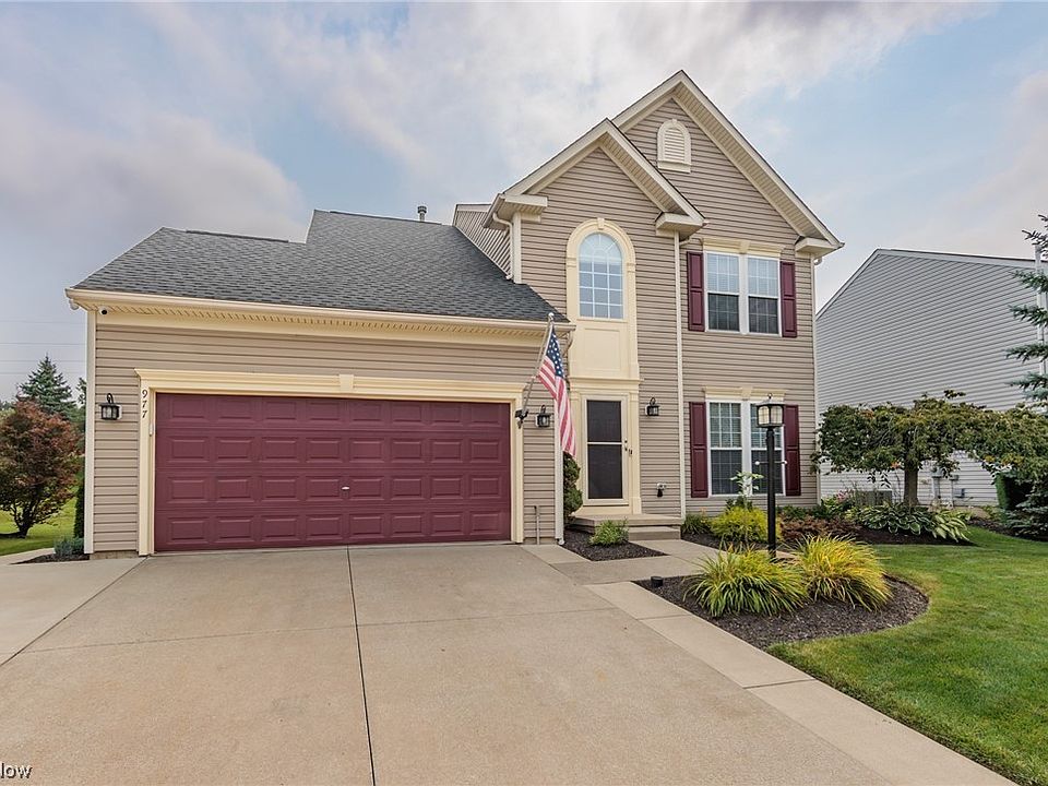 1st image of 977 Woodfield Ln