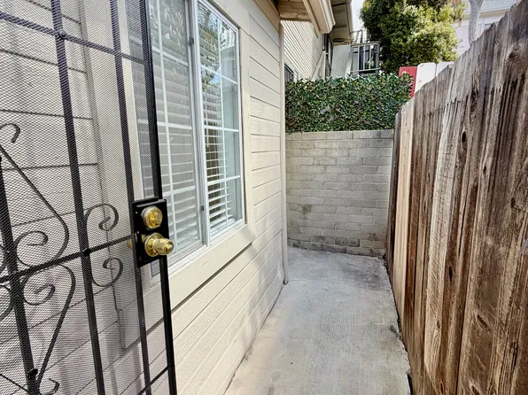 1061 20th St, San Diego, CA 92102