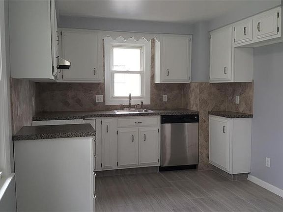5th image of 125 Wheaton Dr