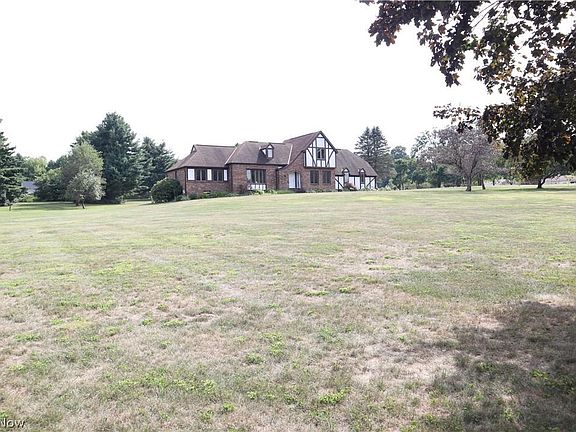 3rd image of 10981 Meadow Ln