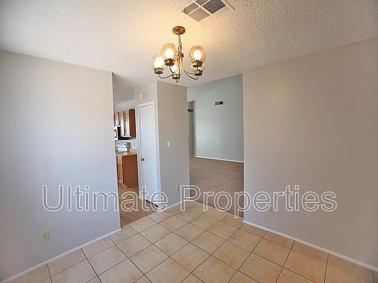 1803 W Barrow Dr — Photo 5