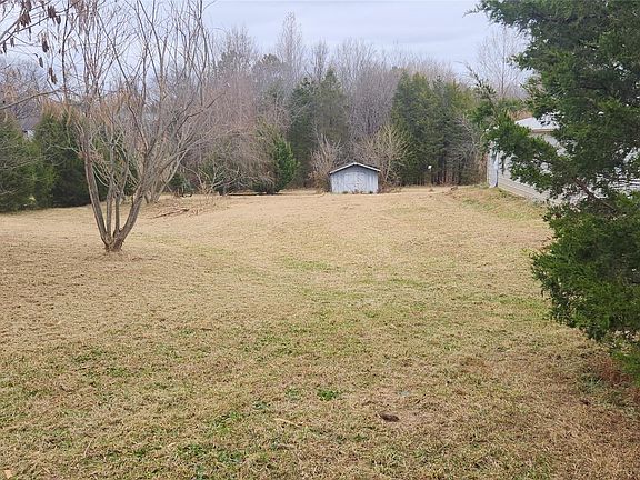 3rd image of 330 Lillian Cir