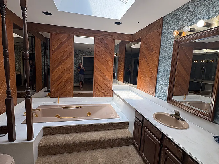 Main level Bath