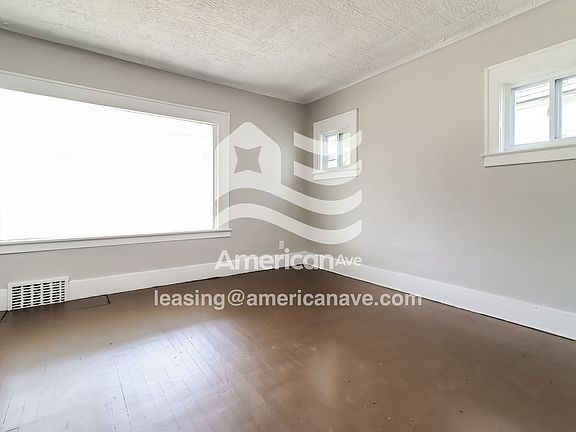 1512961_003_living_room_13876445.jpg