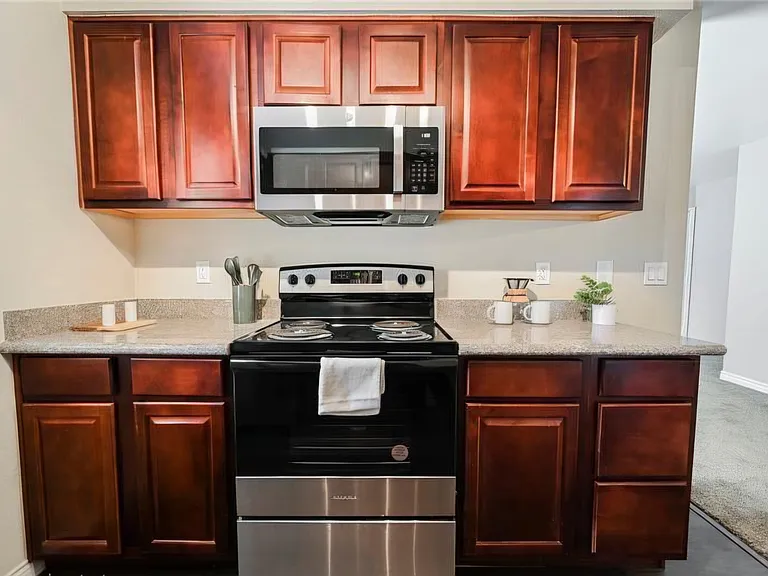 4400 Sandy River Dr #16 — Photo 2