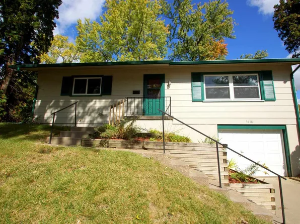 3618 Magnolia Ct, Bettendorf, IA 52722