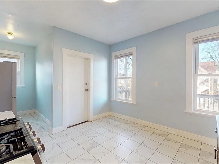 19 Nightingale St #3 — Photo 4