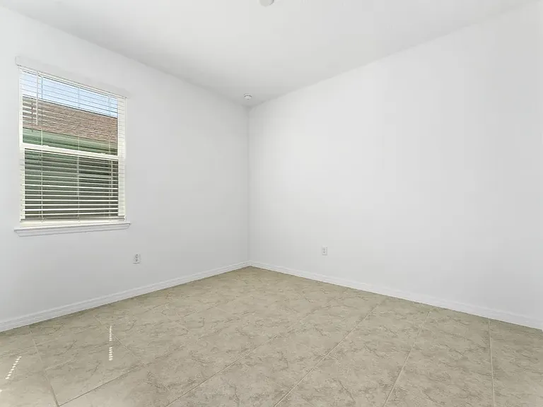 7552 SW 56th Pl — Photo 9