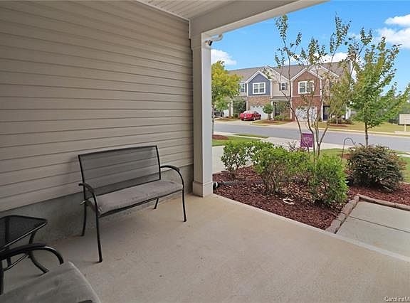 3rd image of 3317 Yarmouth Ln
