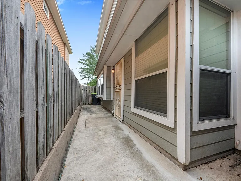 7138 Sun Village Dr — Photo 25