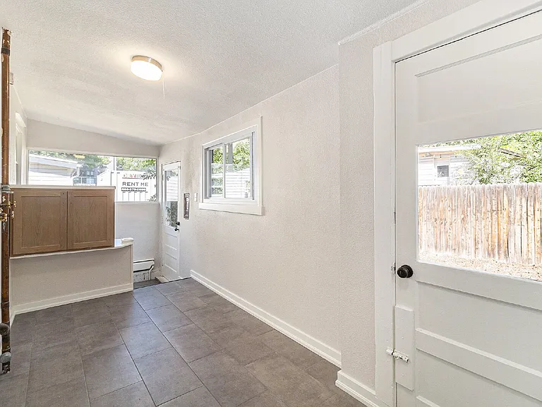 405 Pearl St — Photo 18