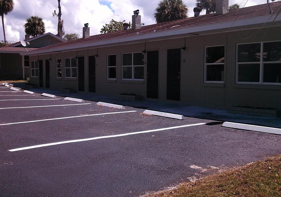1st image of 14 W Herrick Dr