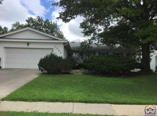 1942 SW Arrowhead Rd, Topeka, KS 66604