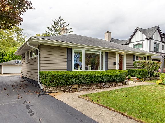 3rd image of 1216 Briarwood Ln