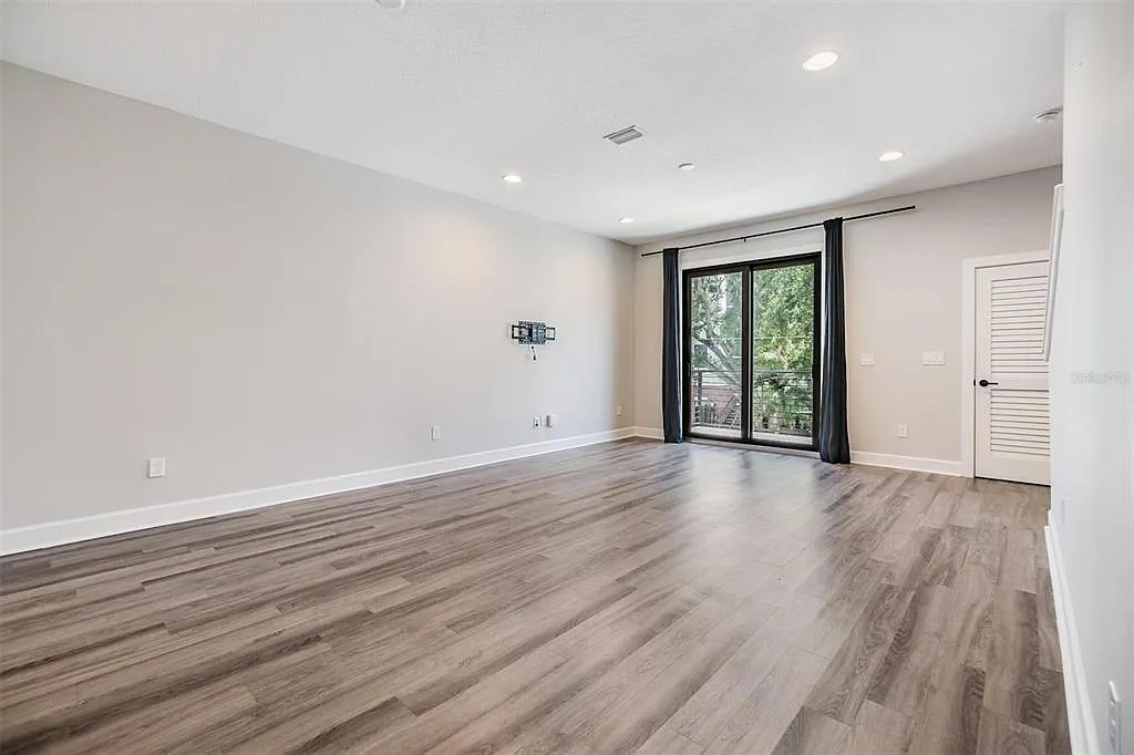 3 bed, 3.5 bath, 1778 sqft, $4,200 — Photo 2