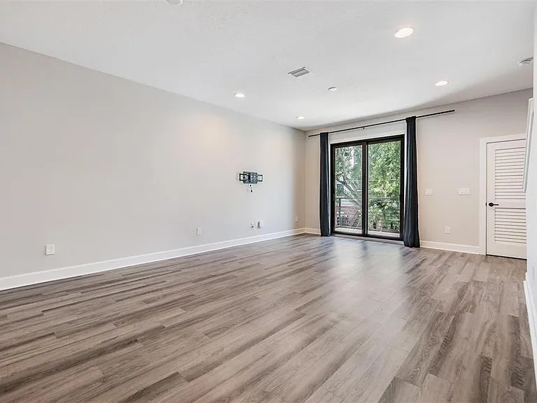 1302 W Carmen St #1 — Photo 2