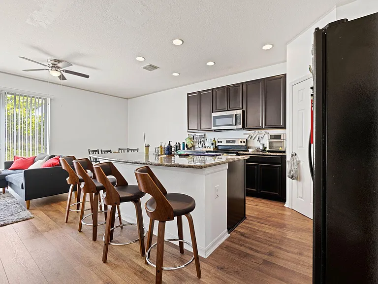 6917 Woodchase Glen Dr — Photo 11