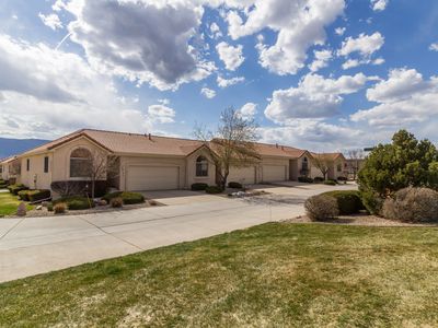 328 Luxury Ln, Colorado Springs, CO, 80921
