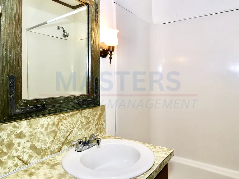 136 N Fulton St — Photo 9