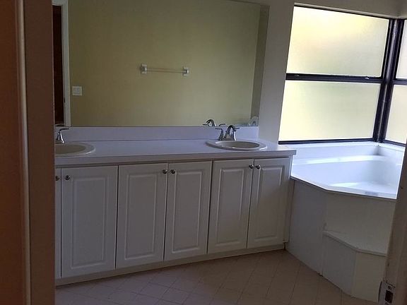 4th image of 11552 NW 39th Pl #1