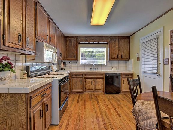 2nd image of 118 Inner Cir