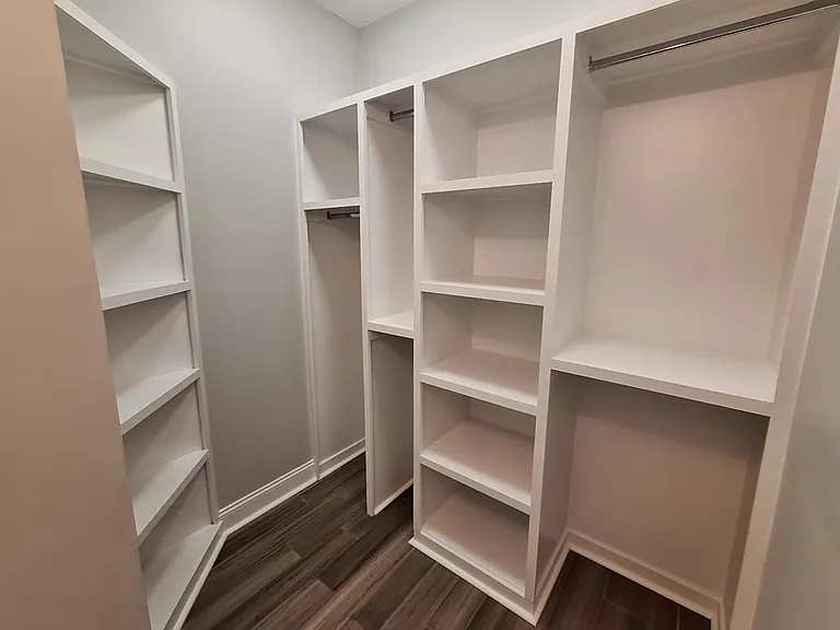 386 Holmes Cir — Photo 14