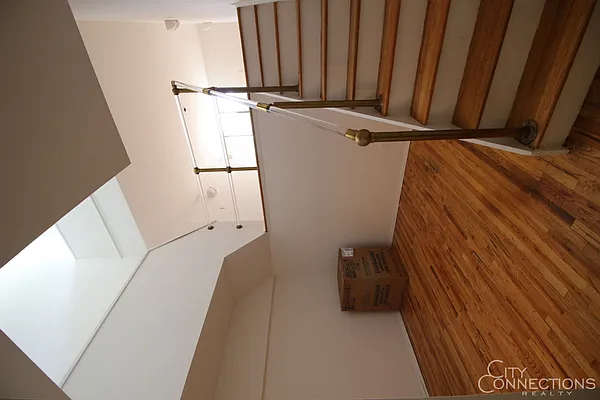 Rented by City Connections Realty | media 8