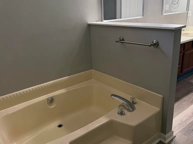 107 Barrington Pl N — Photo 9